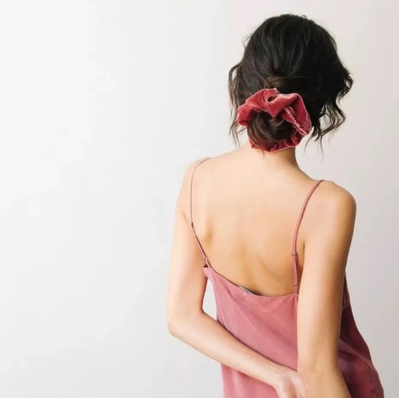 Velvet Scrunchies and Scrunchies With Bow - Picture 3 of 8